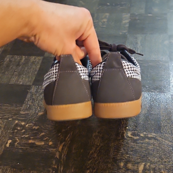 Lacoste Men's Dark Brown and Black Sneakers - Picture 4 of 5